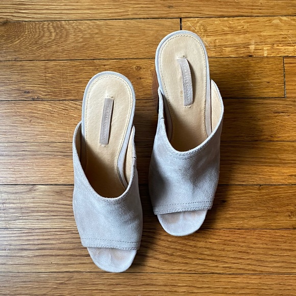 Frye suede cream mules with block heel - Picture 2 of 6